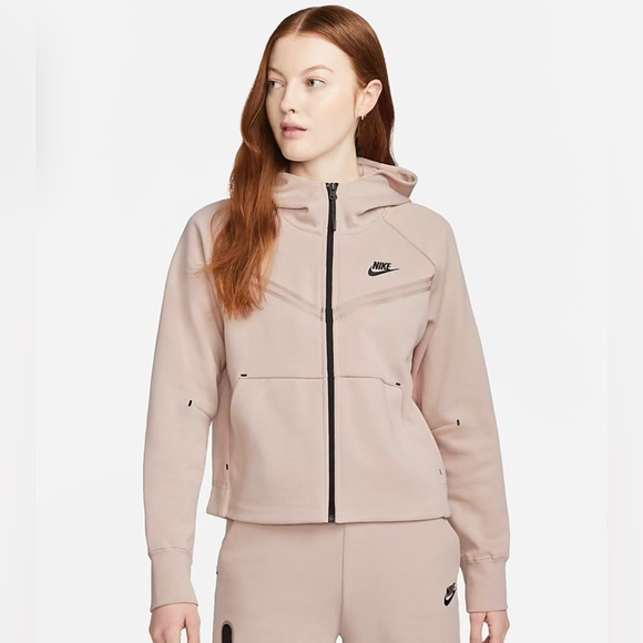 women's nike tech set